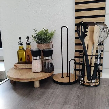 Downtown/balcony/coffee Bar/tv-streaming/top Wlan Apartment